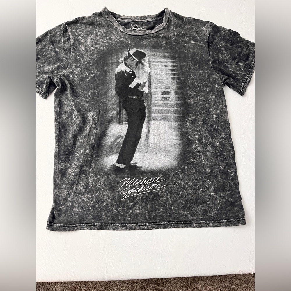 MAD Engine Black and Gray Michael Jackson Graphic T-Shirt Large